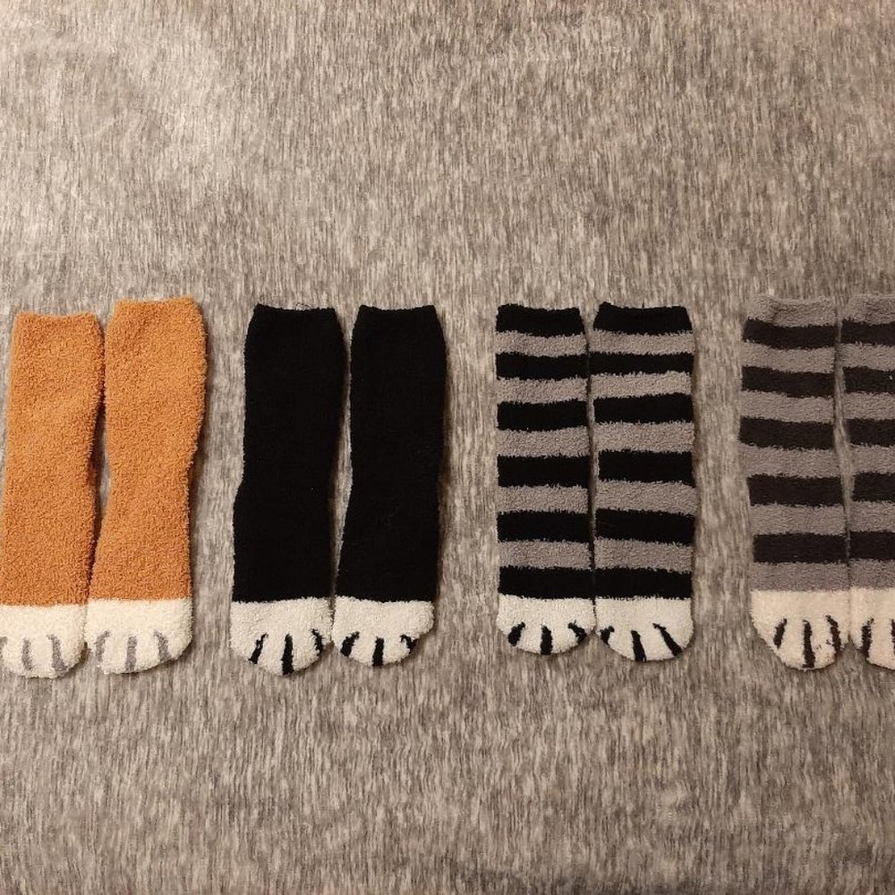 EUC set of 6 pairs cozy kitty paw socks One size